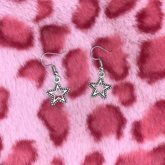 Exploding silver tone star drop hook earring set ✨ - Picture 2 of 4